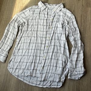 White Old Navy casual button up plaid